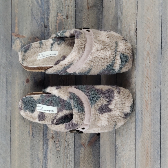 Vintage Havana Women's Ricky Camo Cozy Sherpa Mules Clogs Slippers - Picture 2 of 9